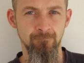 Pomůžete policii při pátrání po hledaném muži, který na alimentech dluží bezmála dvě stě tisíc korun?