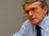 Zbavme se iluze, že politici mohou řídit celou společnost. Jsou nedokonalí jako my všichni, říká Petr Robejšek