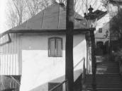 Konfrontace archivních snímků domu pod Pardubickou fortnou vyzněla v neprospěch jeho současné podoby