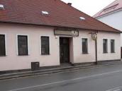 Muž dvakrát žádal o příjezd policie k restauraci U Václava, ani jednou si ale nevzpomněl, co vlastně chtěl