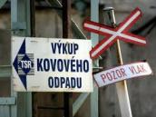 Neznámý muž měl na chrudimské Kopanici shromažďovat staré železo a dělat tam nepořádek