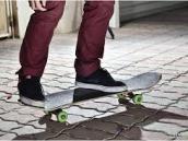 Trio mladíků si spletlo zrekonstruovanou třídu Míru se skateparkem