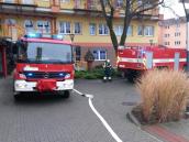 Cvičení hasičů na střeše Domova seniorů Drachtinka v Hlinsku odhalilo problémy