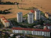Řidič, který vezl časně ráno do pekárny Na Větrníku housky, měl opět zablokovanou cestu