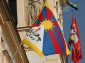 Také letos zavlaje nad krajským úřadem vlajka Tibetu, která připomene potlačování lidských práv v této zemi