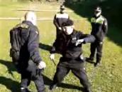 Video: skutečští strážníci neponechávají nic náhodě, pilně trénují sebeobranu i střelbu