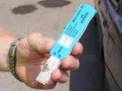 Policejní hlídka „kápla“ ve Starém Dvoře na řidiče, který seděl za volantem auta zhulený konopím
