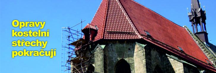 Opravy kostelní střechy pokračují