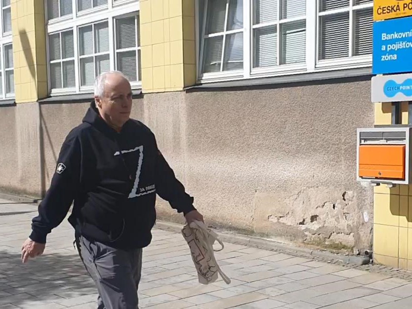 Ospravedlňování genocidy policie muži neprokázala