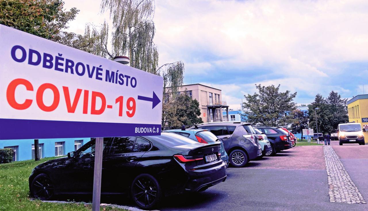 Jak vypadá scénář zdravotní péče přes vánoční svátky a kdo půjde do školy?