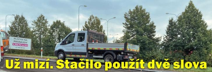 Stačila dvě slova. A některé nelegální billboardy už mizí z ulic
