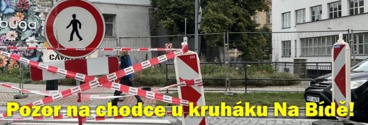 Pozor na chodce ve vozovce u kruháku Na Bídě!