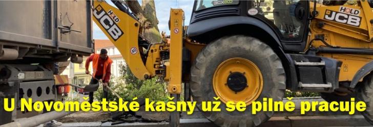 Pozdě, ale přece! U Novoměstské kašny se pilně pracuje