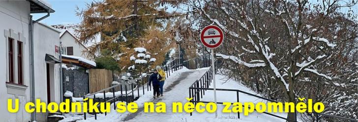 Při projektování chodníku v Moravské ulici se na něco zapomnělo