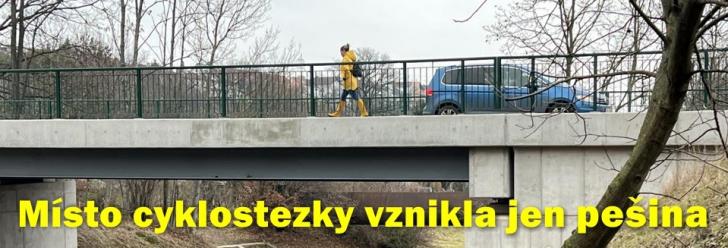 Místo cyklostezky vznikla podél Chrudimky pěšina