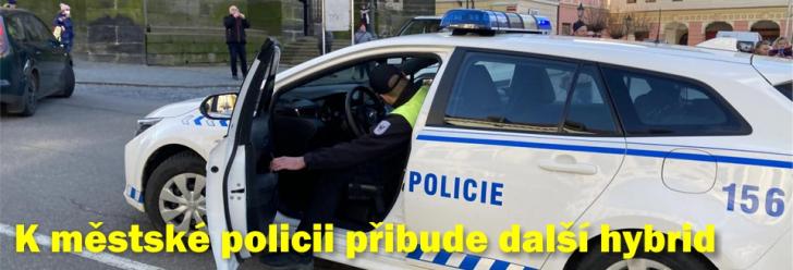 Strážníci dostanou další auto s hybridním pohonem