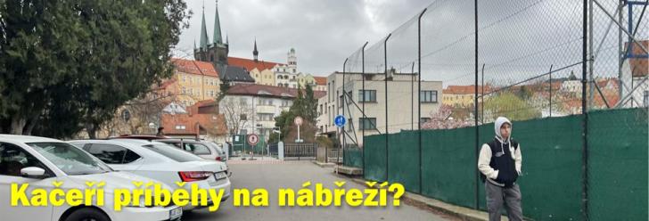 Kačeří příběhy na nábřeží Karla Čapka?