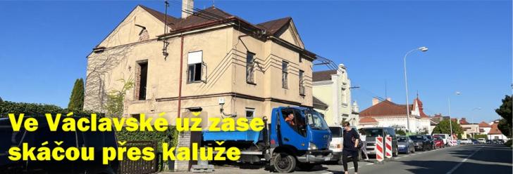 Ve Václavské už zase skáčou přes kaluže