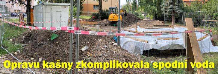 Práce na komplikované opravě kašny Brusel zase pokračují