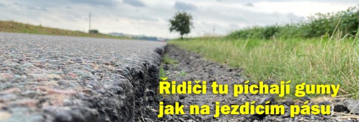 Přetížené náklaďáky ničí silnice. Pozor na krajnice, ať nepíchnete!