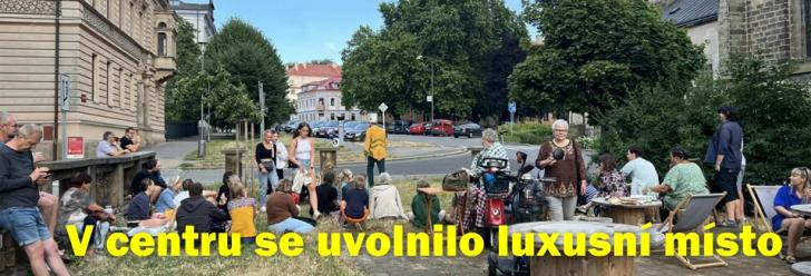 V centru města se uvolnilo slunečné místo k podnikání