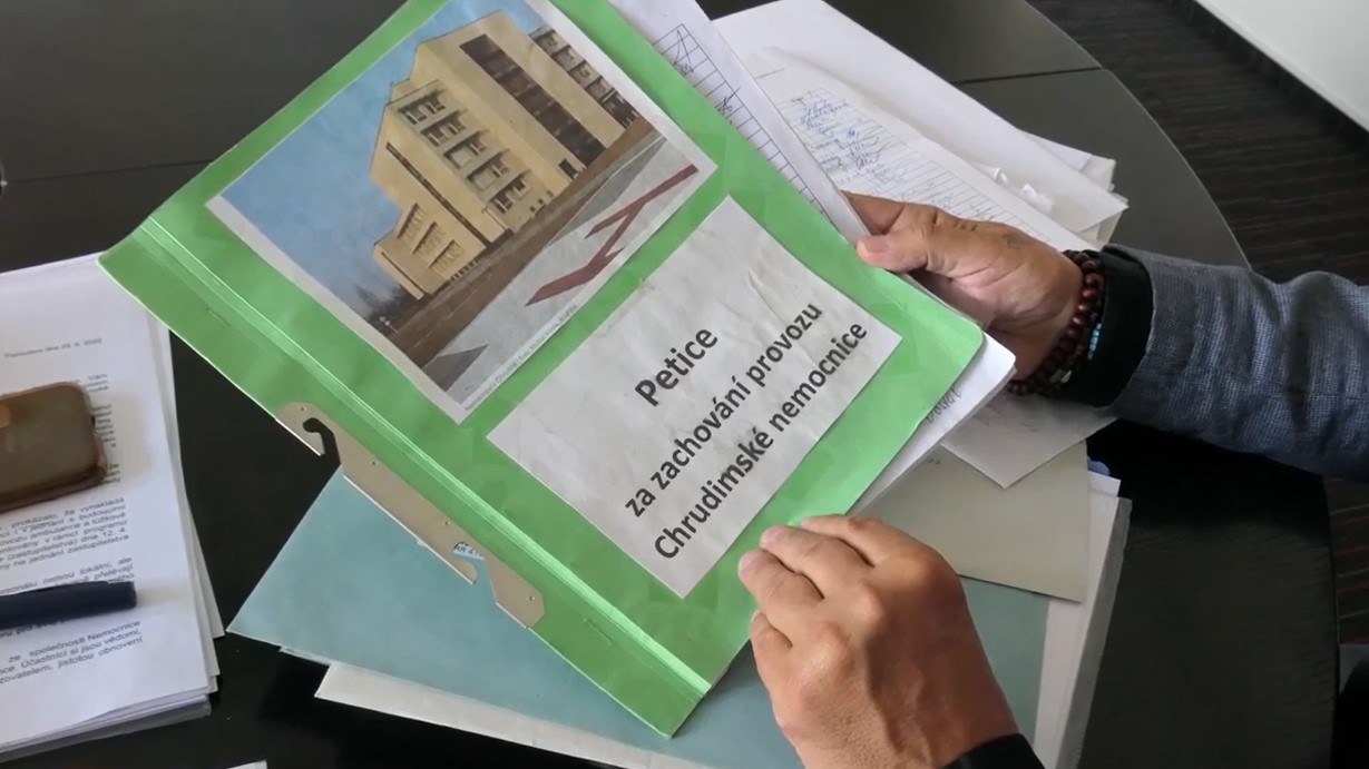 Petici za fungující nemocnici akutní péče podepsalo skoro 8 tisíc lidí