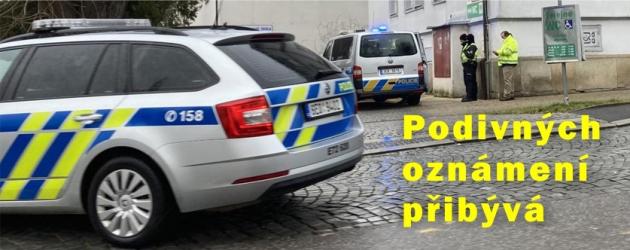 Podivných oznámení přibývá. Strážníci poslali na WC policii