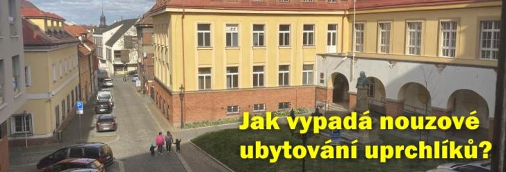 Jak vypadá nouzové ubytování pro uprchlíky na Všehrdově náměstí?