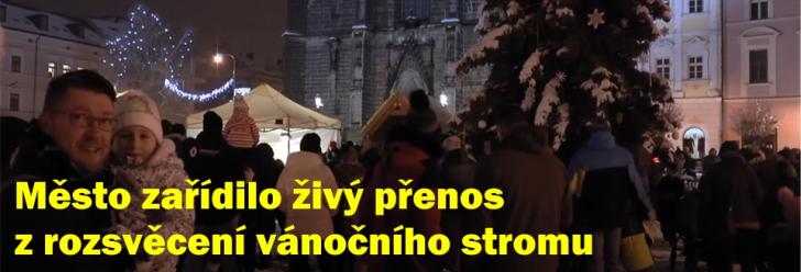 Otevřely se obchody, stromek se rozzářil online