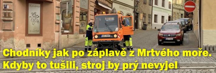 Chodníky jak po záplavě z Mrtvého moře. Kdyby to tušili, stroj by prý nevyjel