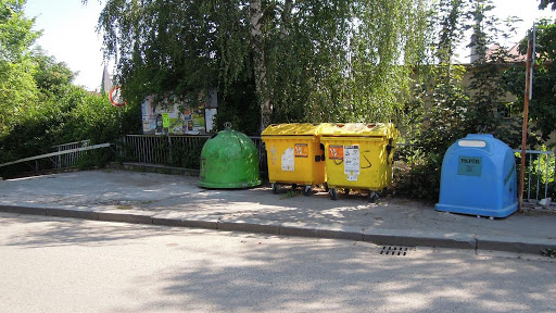 Žluté kontejnery jsou mnohde stále plné, řešení prozatím neexistuje