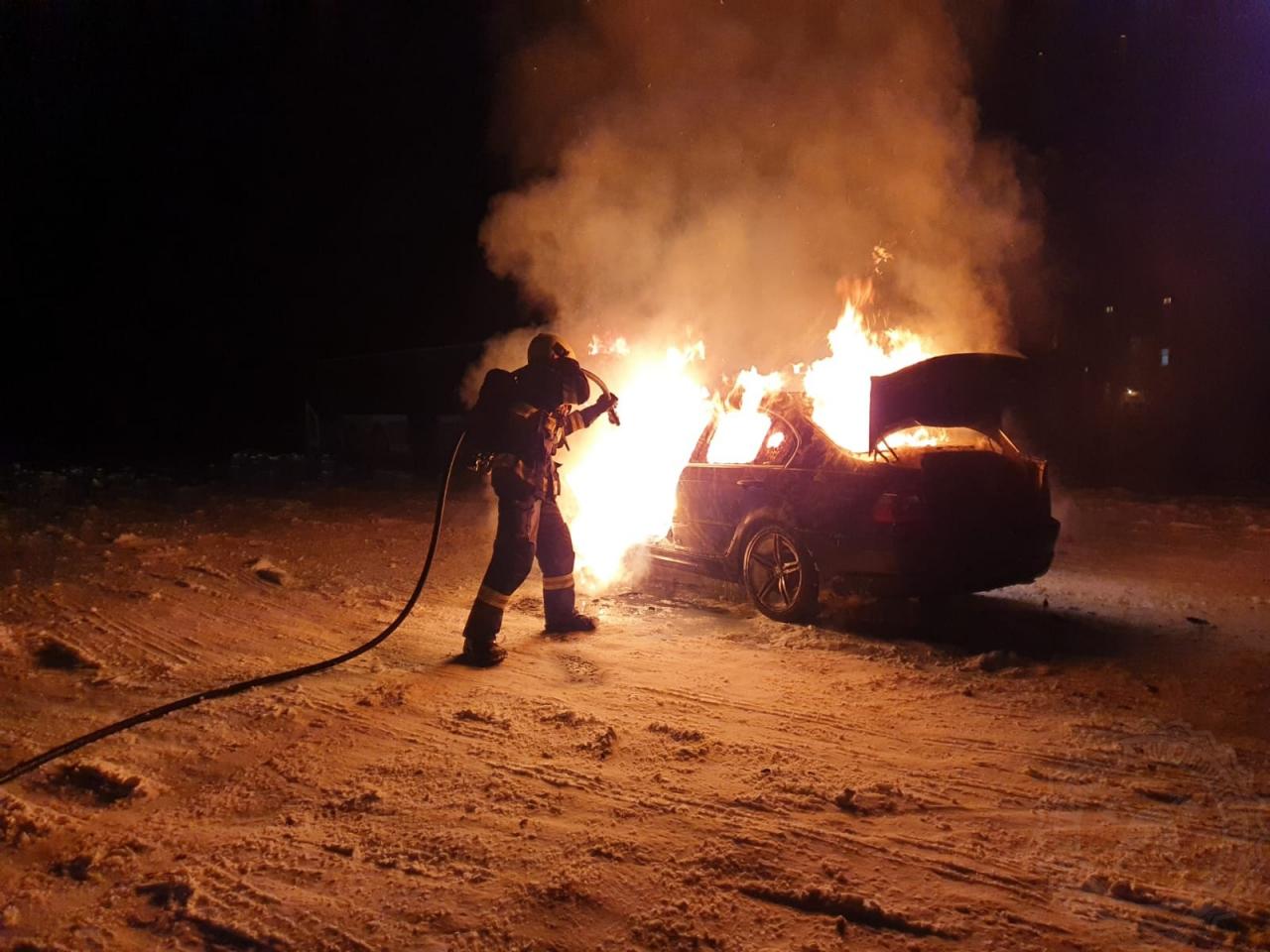 Driftování ve sněhu skončilo požárem