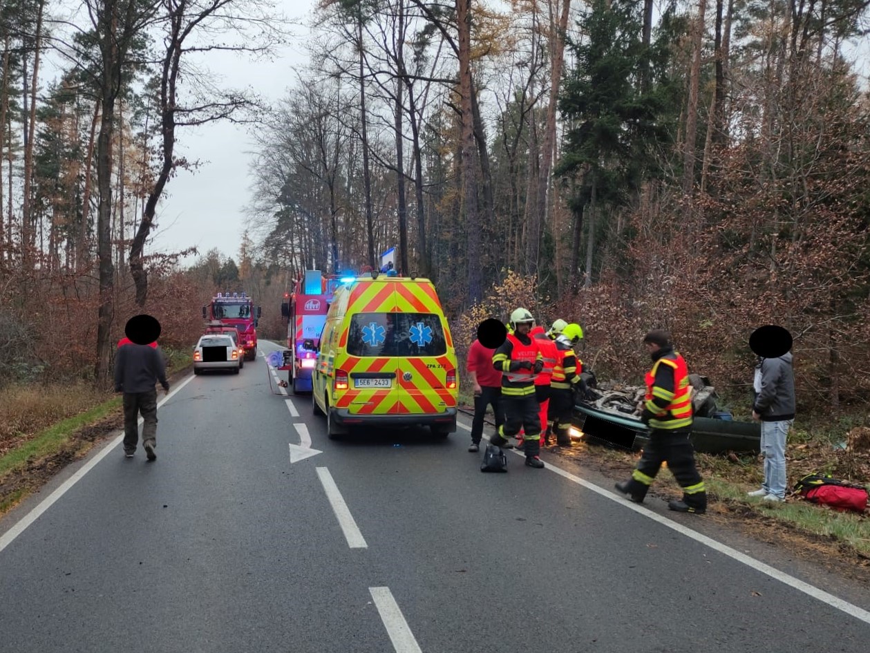 Řidičku Opelu transportoval do nemocnice vrtulník