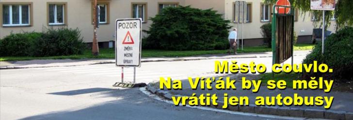 Město couvlo. Na Víťák by se měly vrátit jen autobusy