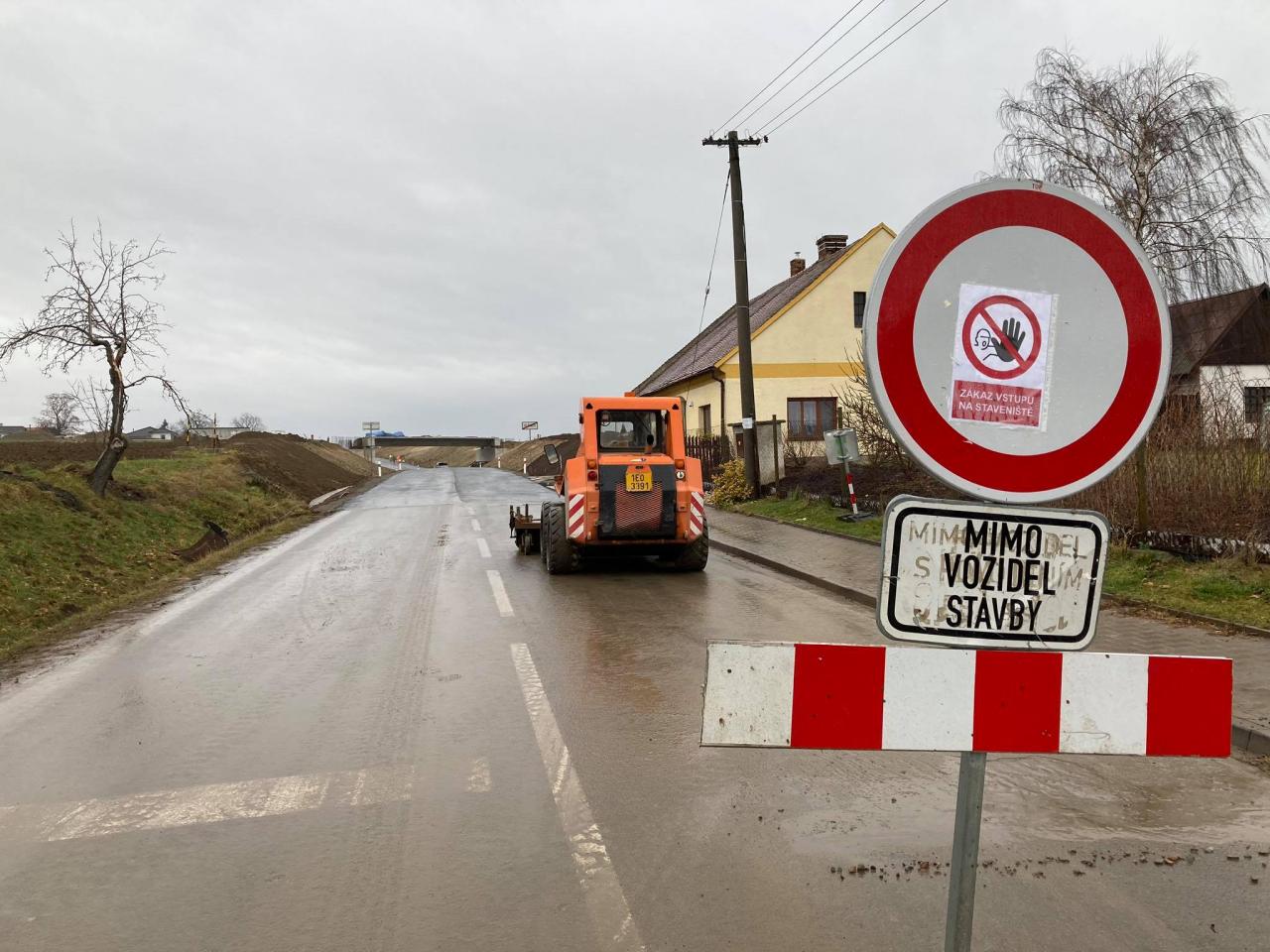 Od středy až do prosince se ze Slatiňan do Vlčnova nedostanete