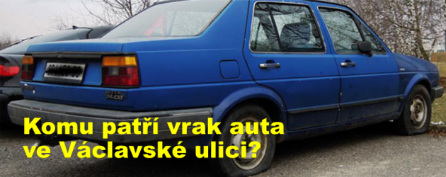 Komu patří vrak auta ve Václavské ulici?