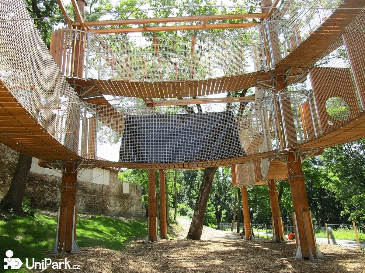 Jestli přijde dotace, lanový park se promění v bludiště