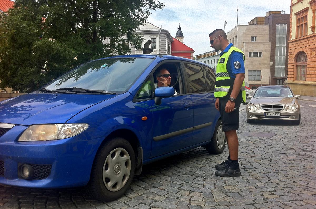 Pokutu za parkování s vámi měšťák momentálně na služebně neprojedná