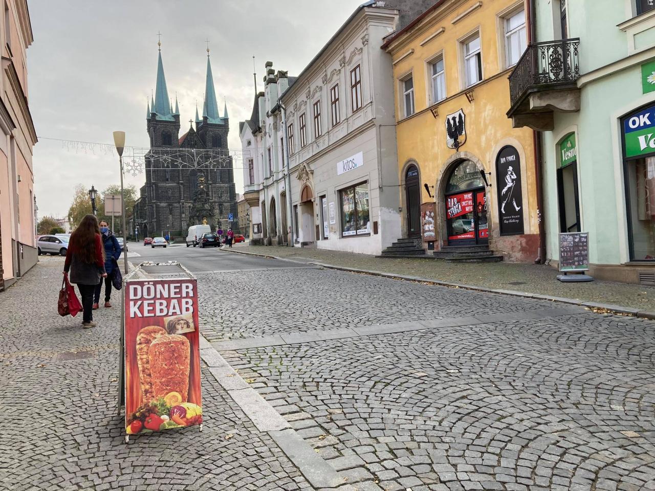 Reklamní cedule v památkové zóně prý vyřeší dotace